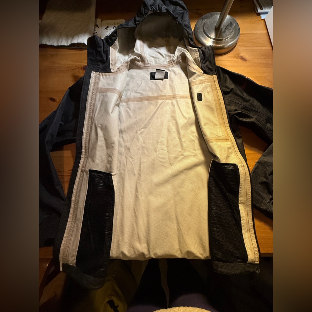 Washington State Nike Pro Rain Jacket - Picture 5 of 11